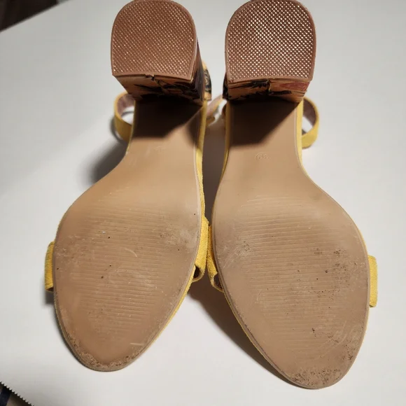 Cache Cache Yellow Block Heel, Open Toe, Ankle Strap, Suede Sandals Size 8.5 - Picture 12 of 16